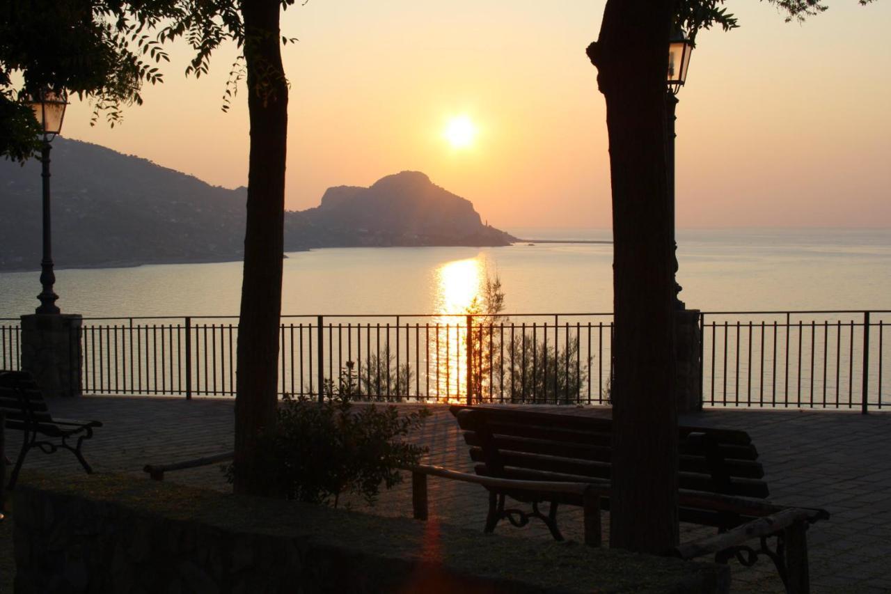 Vista mare sulla Rocca di Cefalù Extérieur photo